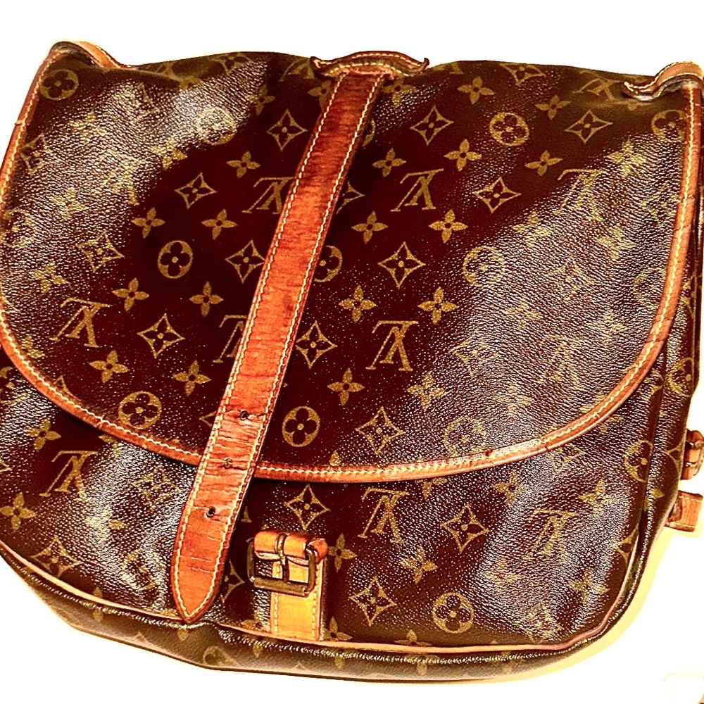 Authentic Unisex Louis Vuitton SAUMUR  35 messenger Bag